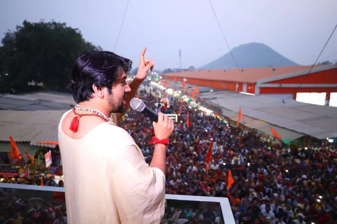 Guruji-with-bhakta